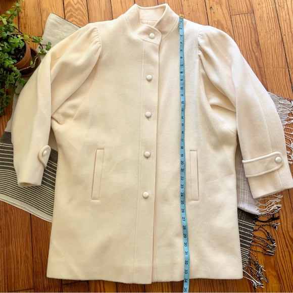 Vintage 70’s Elegant Cream Wool Winter Coat - Picture 4 of 16